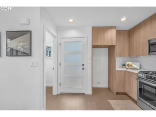 Photo #3: 286295549 Listing