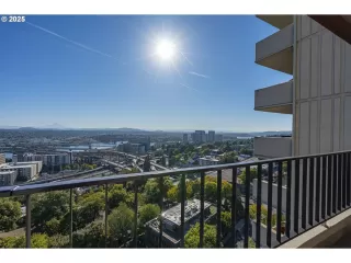 More Details about MLS # 286876091 : 2221 SW 1ST AVE 2122