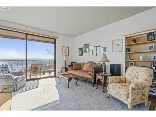 Photo #4: 286876091 Listing