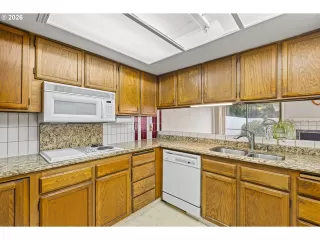 Photo #5: 288033078 Listing 