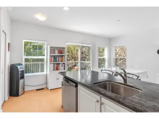 Photo #3: 288662504 Listing