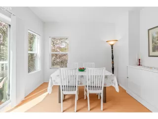 Photo #4: 288662504 Listing