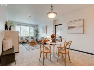 Photo #1: 288672654 Listing