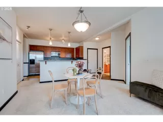 Photo #2: 288672654 Listing