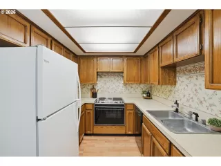 Photo #2: 288812649 Listing