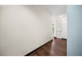 Photo #6: 289283134 Listing