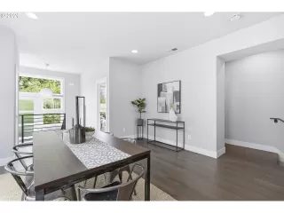 Photo #6: 289793995 Listing