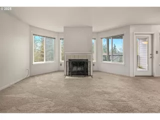 Photo #5: 291705168 Listing