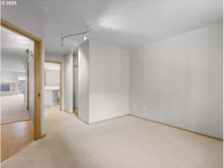 Photo #6: 292484929 Listing