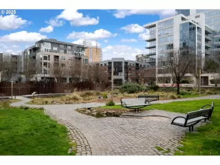 Photo #5: 292554908 Listing