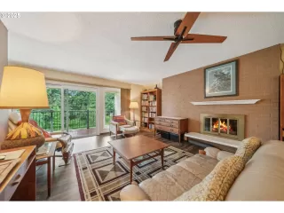 Photo #4: 293645824 Listing 