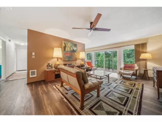 Photo #5: 293645824 Listing 