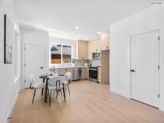 Photo #5: 293706229 Listing