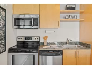 Photo #4: 293940376 Listing