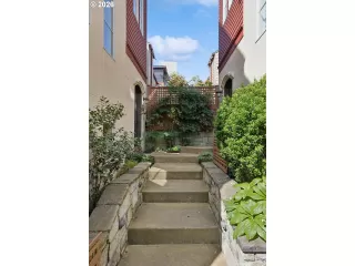 Photo #3: 294056099 Listing 