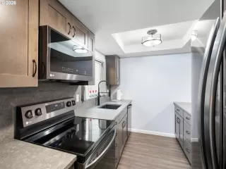 Photo #4: 295543723 Listing