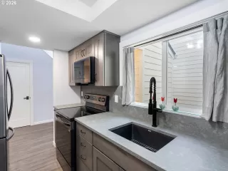 Photo #5: 295543723 Listing