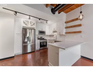 Photo #4: 295546574 Listing 