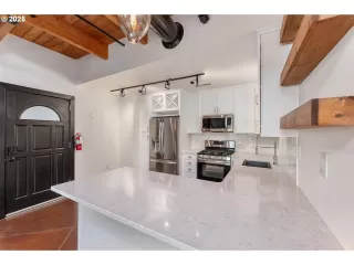 Photo #6: 295546574 Listing 