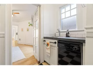 Photo #4: 295679591 Listing