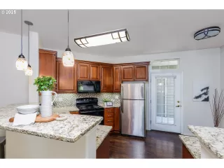 Photo #2: 295982933 Listing