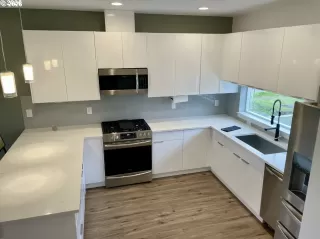 Photo #2: 296096242 Listing