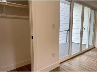 Photo #3: 296096242 Listing