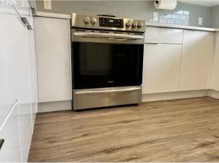 Photo #6: 296096242 Listing