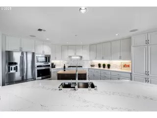 Photo #5: 296212685 Listing 