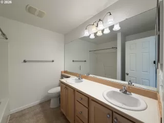Photo #2: 296291195 Listing