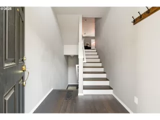 Photo #3: 298058769 Listing