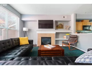 Photo #6: 298058769 Listing