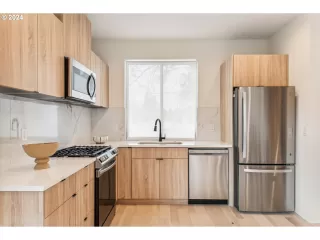 Photo #3: 298605192 Listing