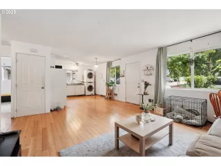 Photo #2: 299664382 Listing