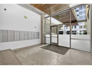 Photo #4: 299844273 Listing 