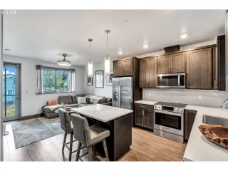 Photo #4: 300121667 Listing