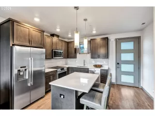 Photo #5: 300121667 Listing