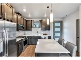 Photo #6: 300121667 Listing