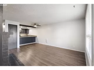 Photo #3: 300152853 Listing