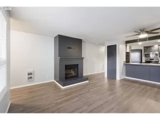 Photo #5: 300152853 Listing