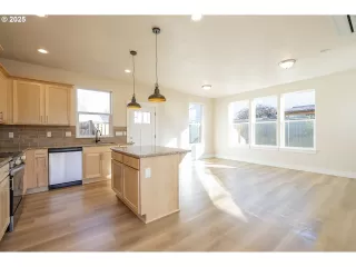 Photo #6: 300277168 Listing