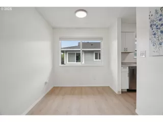 Photo #3: 302153301 Listing