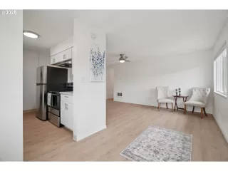 Photo #4: 302153301 Listing