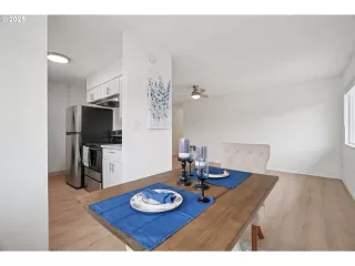 Photo #6: 302153301 Listing