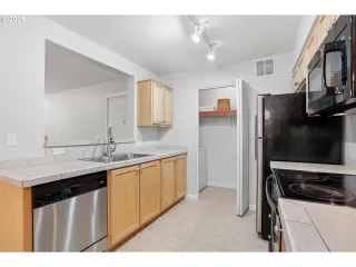 Photo #1: 302228733 Listing 
