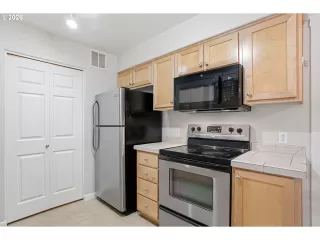 Photo #2: 302228733 Listing 
