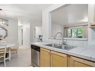 Photo #3: 302228733 Listing 