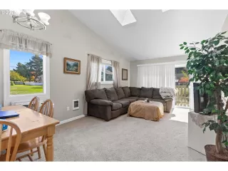 Photo #5: 302436453 Listing 