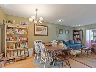 Photo #4: 302476854 Listing 