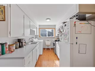 Photo #5: 302476854 Listing 